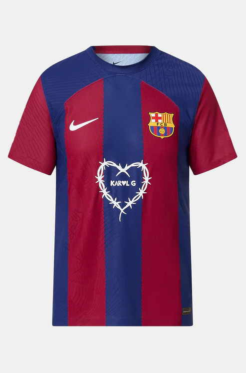 Camisa Barcelona I 23/24 Edição Especial "Karol G" Vermelha e Azul Masculina