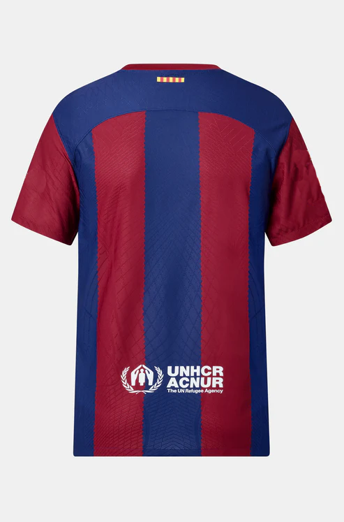 Camisa Barcelona I 23/24 Edição Especial "Karol G" Vermelha e Azul Masculina